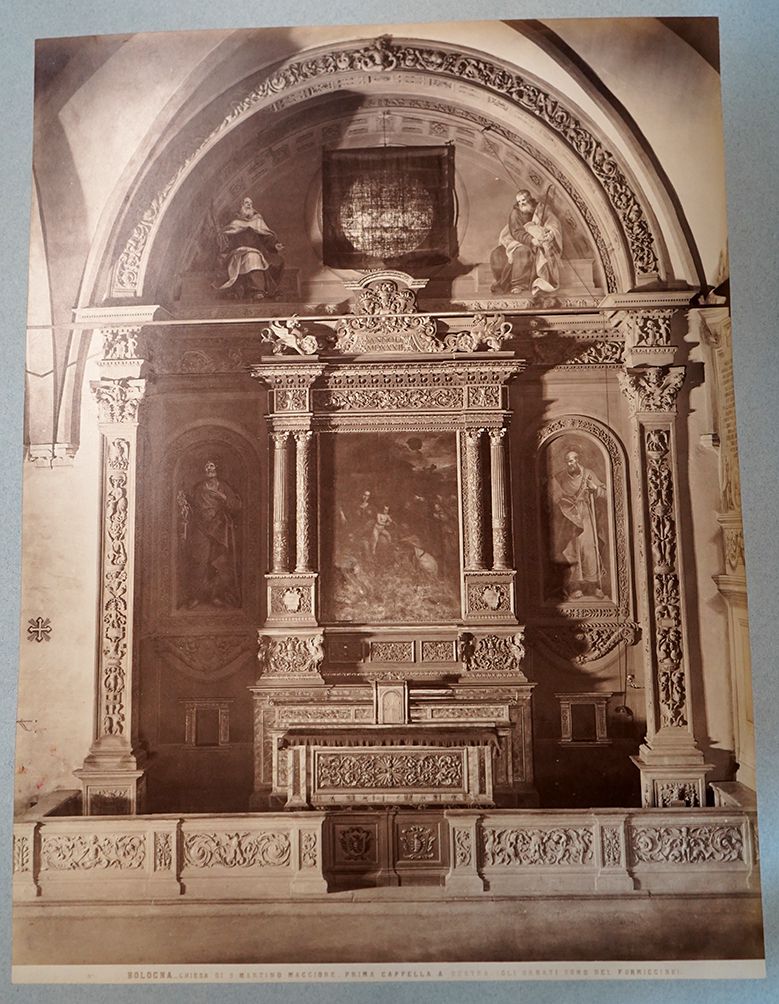 Chiesa di S. Martino Maggiore. Prima cappella a destra [gli ornai sono dei Formiggine] (San Martino Maggiore church. First chapel to the right [the following are from Formigine) Bologna, Italy