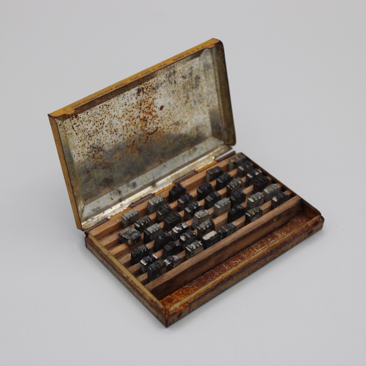 2024/08/19, object photographed in collection storage for database