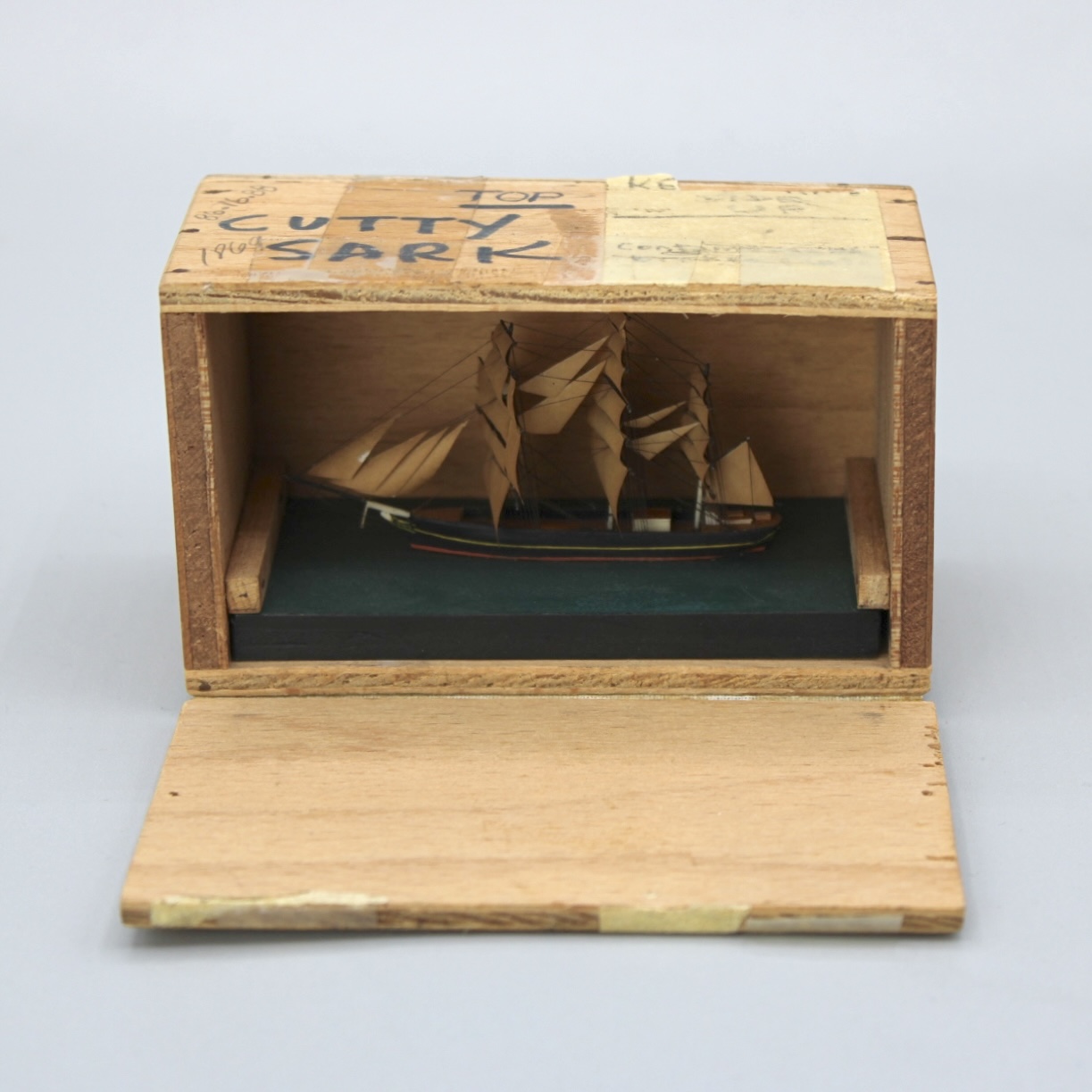 2024/08/20, object photographed in collection storage for database