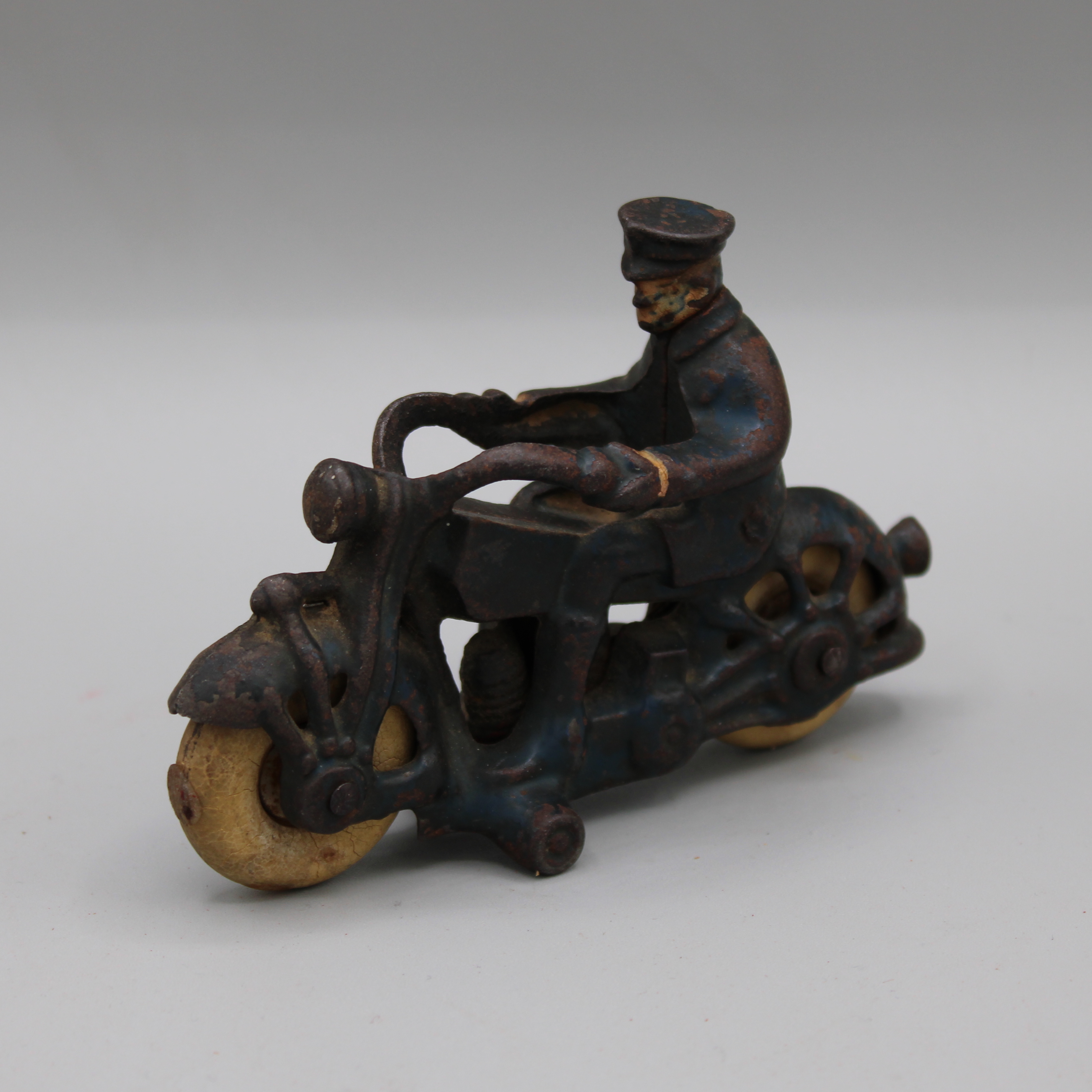 2025/04/09, object photographed in collections storage for database