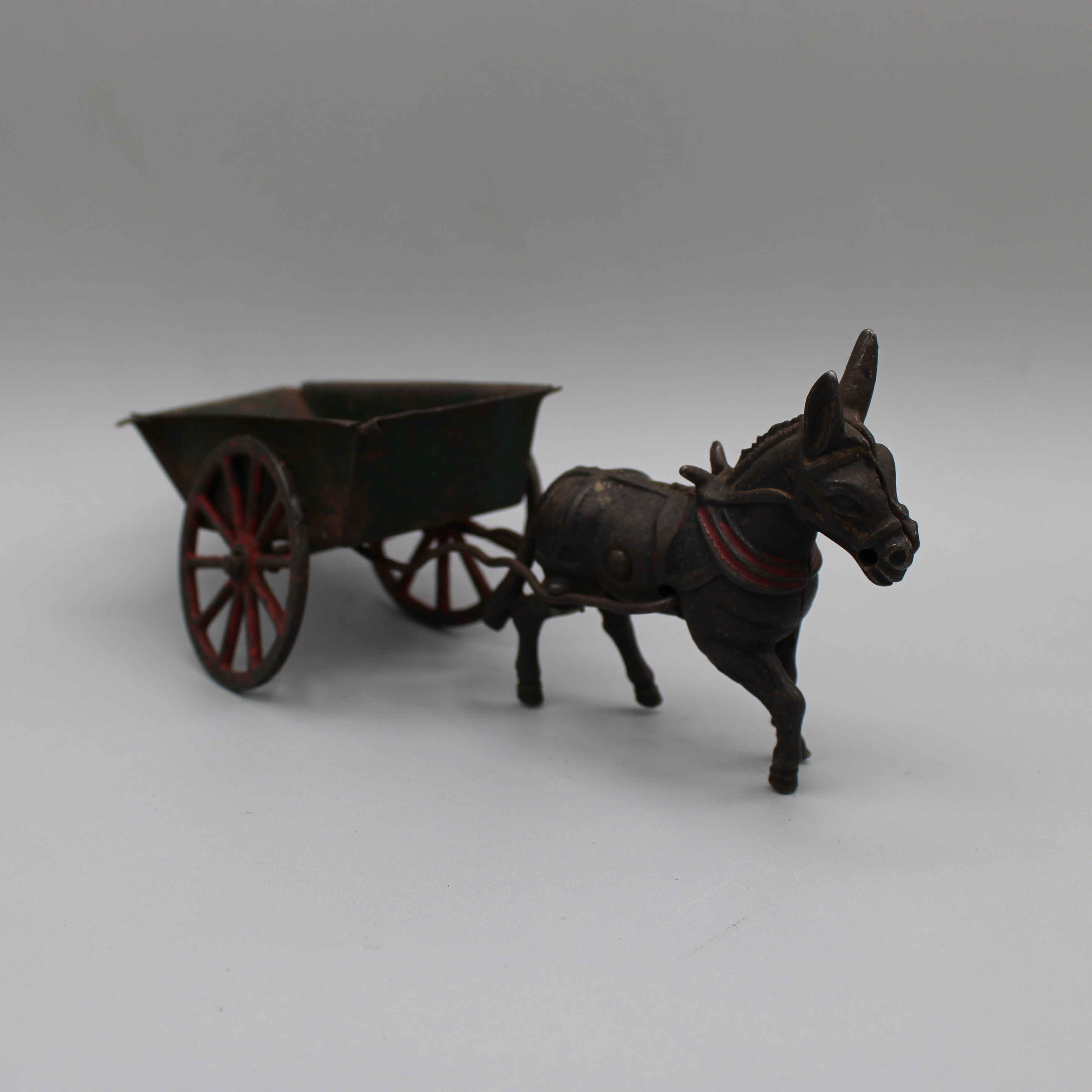 2025/04/22, object photographed in collections storage for database