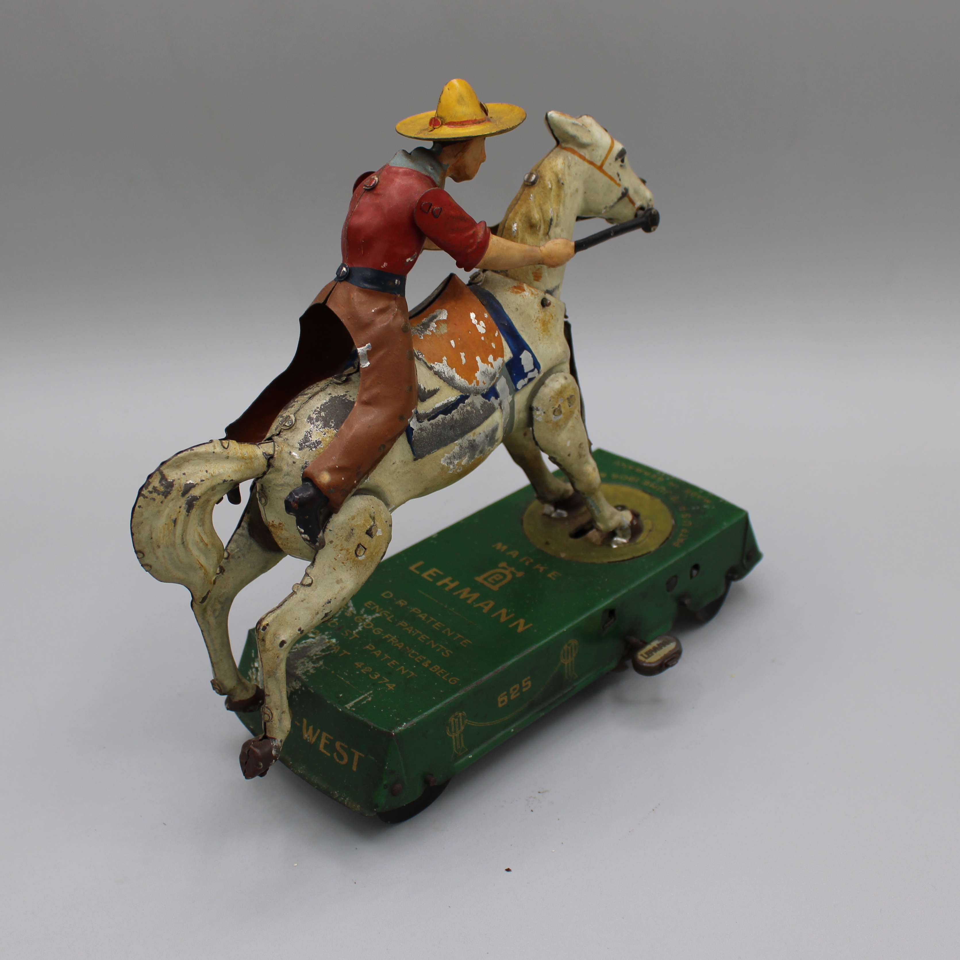 2025/04/22, object photographed in collections storage for database