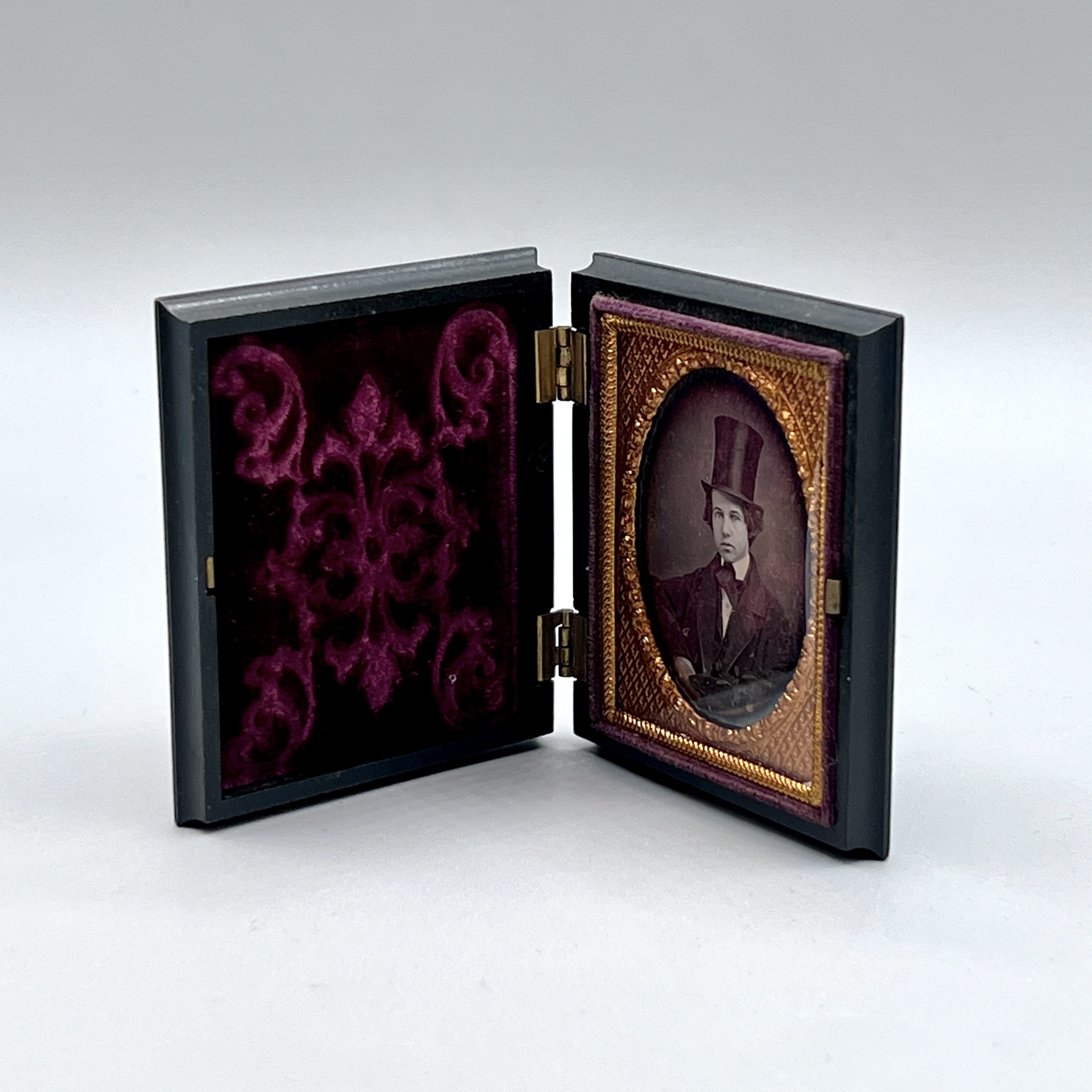 2025/06/16, object photographed in collections storage for database