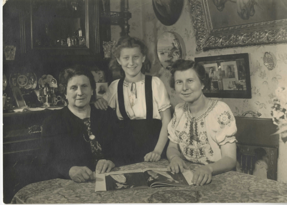 Idele Stapholtz Family Collection
